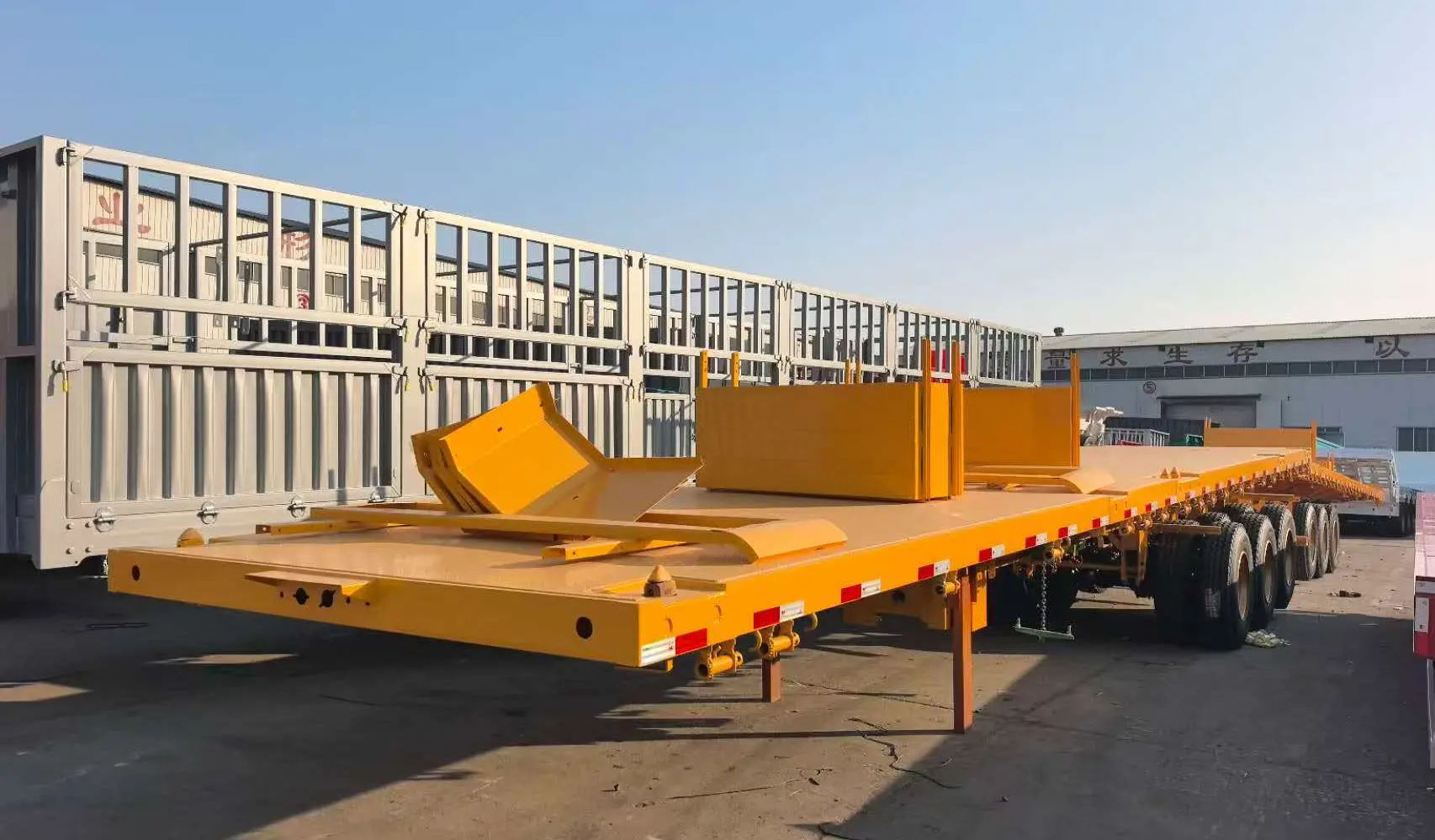 Roro 船出荷計画用の中古 3 軸低床セミトレーラー